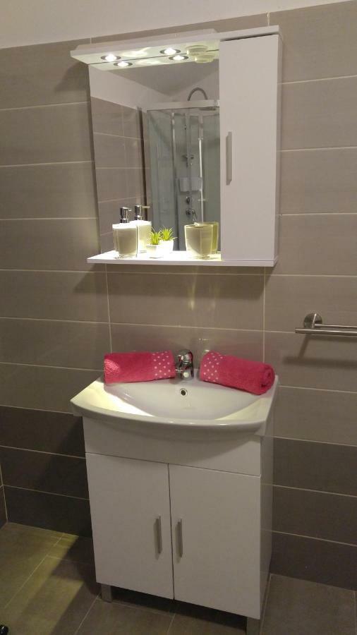 Apartmani Roberta Jurdani Zewnętrze zdjęcie
